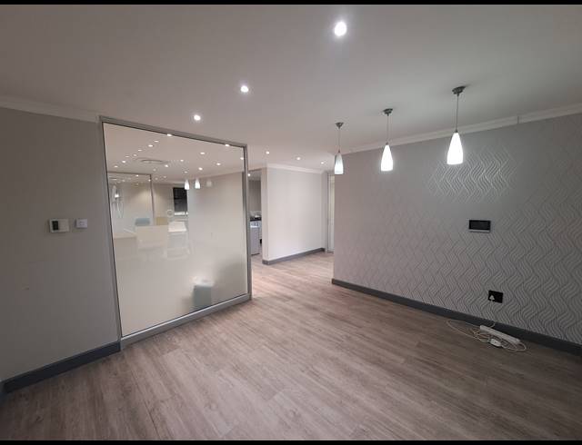 140M² OFFICE TO LET IN DUNKELD WEST